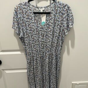 The perfect summer dress!
I’m 5’4” and fits just below my knees